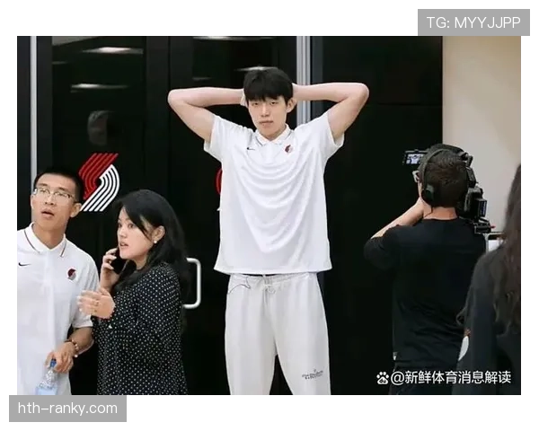 杨瀚森居然连喝个咖啡都像在给自己设局?这生活真不是我们过的范儿! 杨瀚森居然连喝个咖啡都像在给自己设局?这生活真不是我们过的范儿!